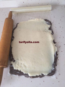 bisküvili rulo pasta yapılışı 1