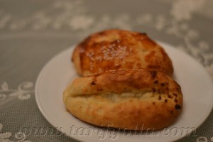 PEYNİRLİ POĞAÇA Malzeme:1.5 su bardağı süt 1 su bardağı su