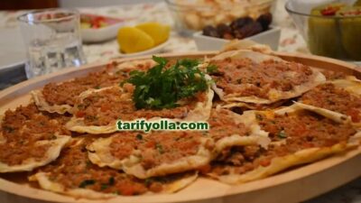 Ailecek çok severek yediğimiz,hem pratik hem lezzetli fındık lahmacunları denemenizi