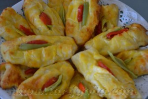 KARNIYARIK BÖREĞİ Malzemeler: 3 tane hazır yufka 3 çorba kaşığı