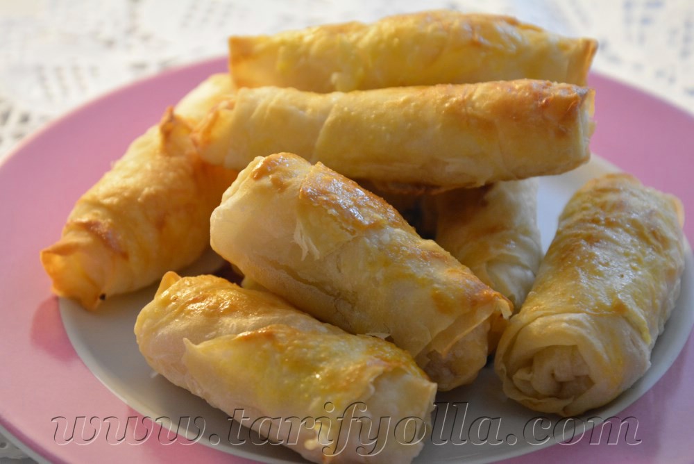 &nbsp; PATATESLİ KIYMALI BÖREK Malzemeler: 4 tane yufka 4 tane