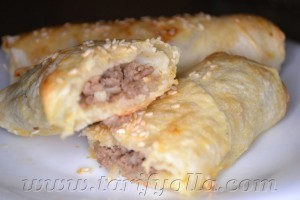 KIYMALI BÖREK Malzemeler: 4 tane yufka 1 çay bardağı süt