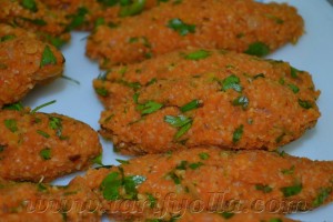 Mercimek Köftesi Malzemeler: 2 su bardağı kırmızı mercimek 1 su