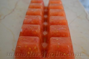 Kış mevsiminde domatese ihtiyacınız olduğunda kolayca buzluğunuzdan alıp kullanabileceğiniz pratik