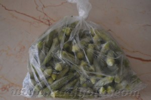 Kış hazırlıklarına devam.Çocuklar pek sevmesede ben ve eşim kışın bamya