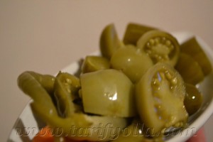 DOMATES TURŞUSU Malzemesi:2 kg küçüklerinden yeşil domates 2 tane havuç