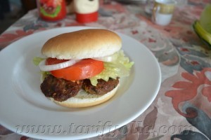 Çocuklarım hamburgeri çok sevdiği için evde hamburger keyfini sık sık