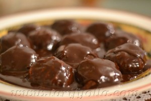 Çikolatalı tatlı sevenler için ideal bir tat. İçindeki meyveler lezzetine