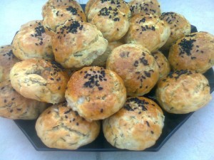 İZNİK SOFRASINDAN DEREOTLU KURABİYE.. MALZEMELER:.3 SU BARDAĞI UN, YARIM PAKET