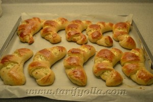 Bu poğaça Pamuk gibi oluyor.Çok güzel kabarıyor ve nefis bir