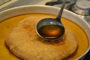 Çok bereketli bir tatlı.Orta boy ekmek kadayıfı, pişince kocaman bir