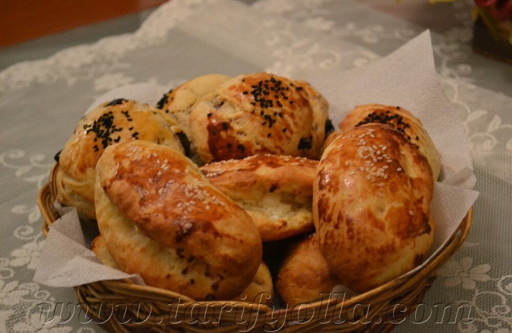 ZEYTİNLİ POĞAÇA Yapımı çok kolay bir poğaça.Zeytinli sevmiyorsanız farklı bir iç de