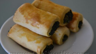Çıtır çıtır el açması ev böreği..Kim sevmez ki..Ben ıspanaklısını çok