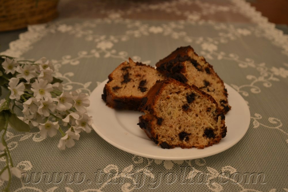 Canım farklı bir kek yapmak istedi. İçinde hem meyvenin hemde
