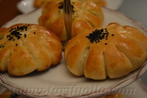 Hanımlar çoook lezzetli ve çok hoş görünümlü bir poğaça bu…Mutlaka