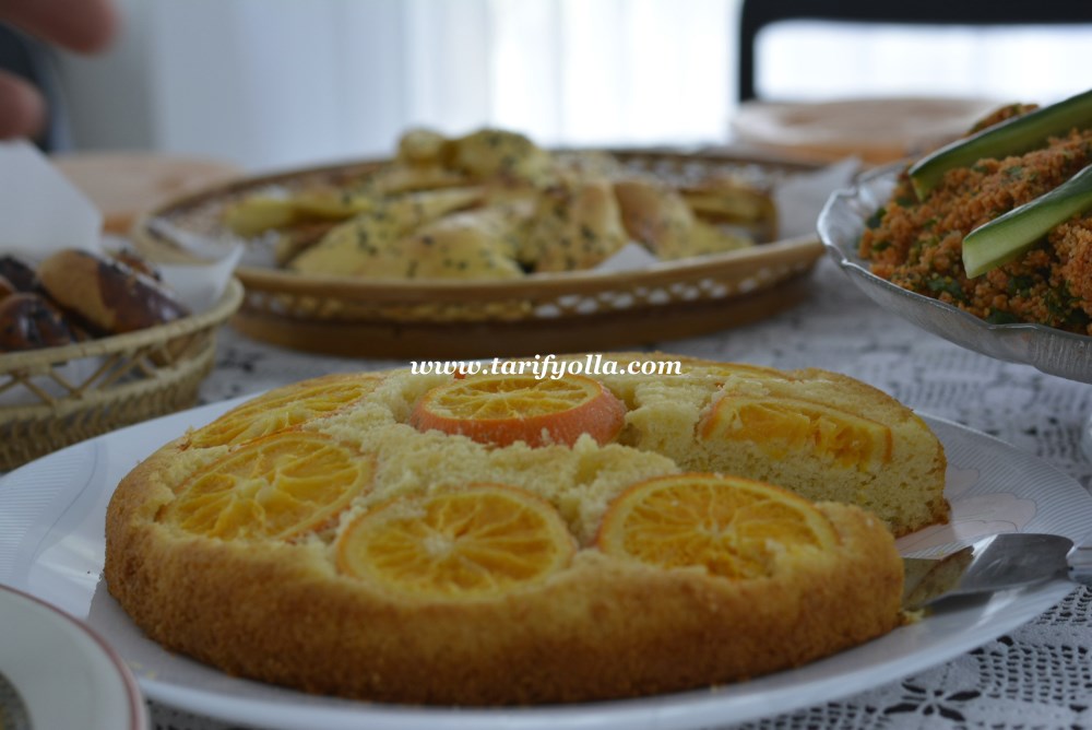 Kayınvalidem yapmış.Çok beğendik.Sizlerle de paylaşmak istedim. Portakallı Kek Malzemeler: 4