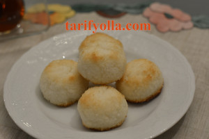 Üç malzeme ile yapılan nefis bir kurabiye.Ayrıca yapımı çok kolay.Tek