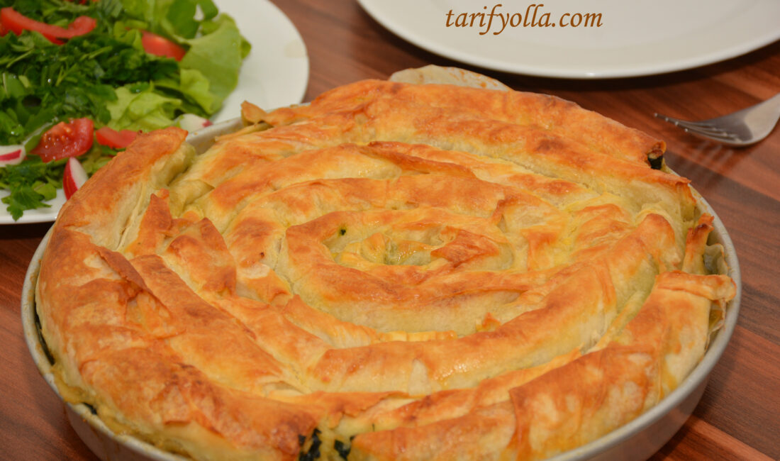 ISPANAKLI PEYNİRLİ RULO BÖREK Çıtır çıtır çok lezzetli bir börek.Farklı içlerle de yapabilirsiniz.Peynirli,patatesli veya
