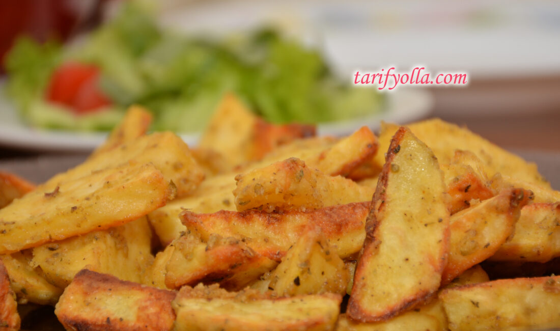 FIRINDA BAHARATLI PATATES DİLİMLERİ Bence dünyanın en pratik ve en lezzetli yemeği..Birde çok uyumlu..Her