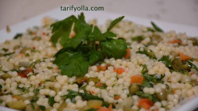 Serin serin salata sevenler için ideal bir tarif.Kuskus makarnasıyla yapıldığı