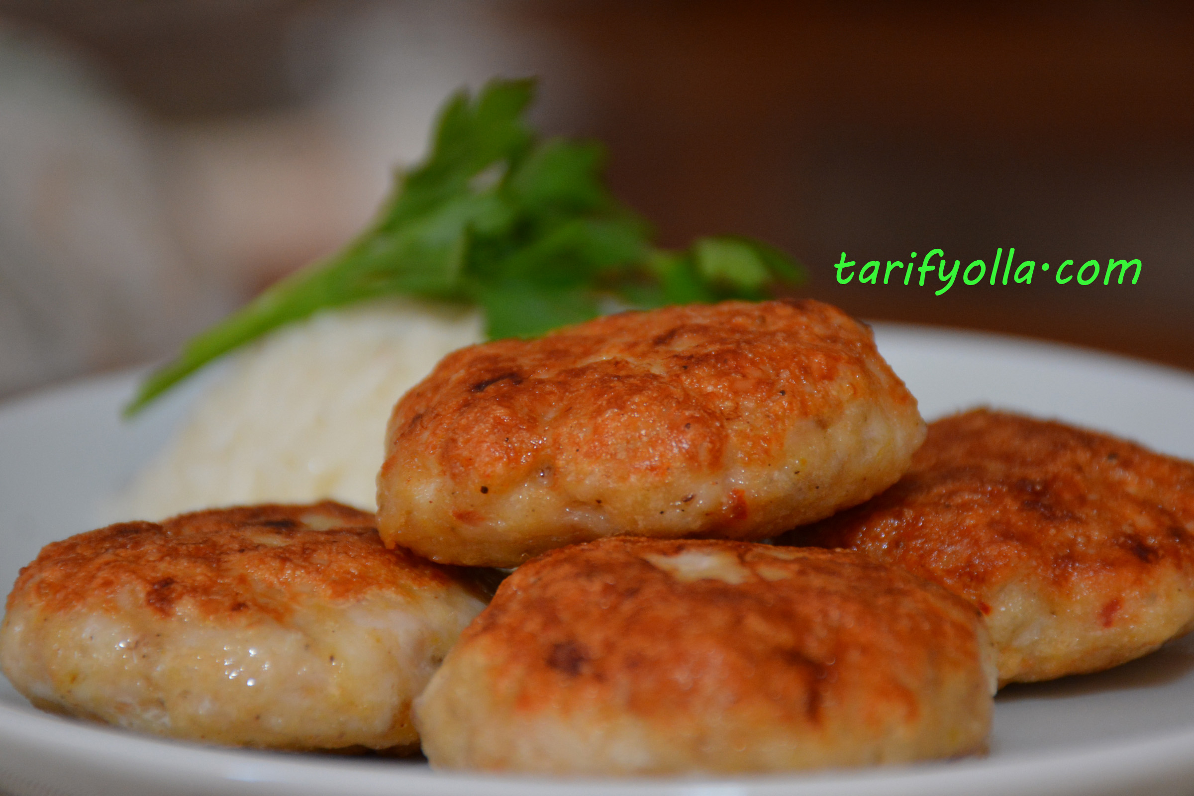 Köfte sevenler için alternatif bir tat; ‘Tavuk Köftesi’…Çıtır çıtır ve