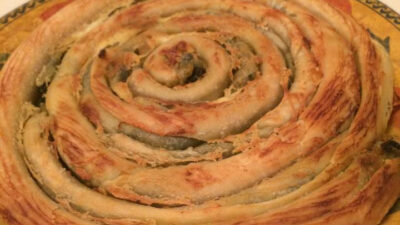 Çıtır çıtır el açması bir börek.Boşnak Böreği…Ben bu sefer ıspanaklı
