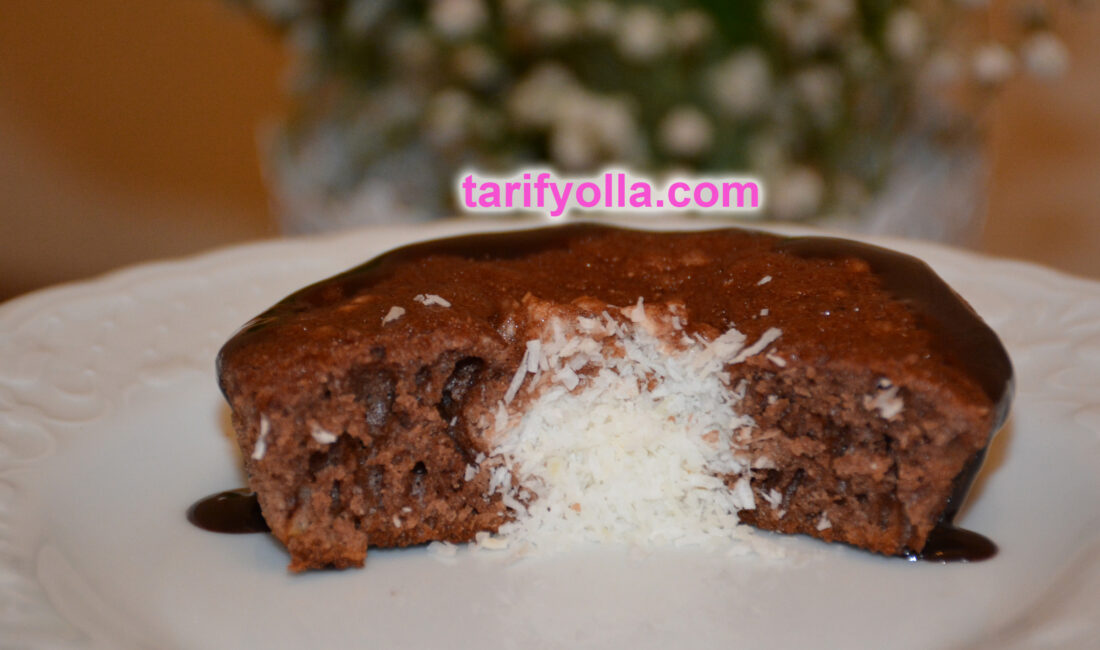 SÜRPRİZ MUFFINLAR – ( HİNDİSTAN CEVİZLİ SÜRPRİZ MUFFIN ) Sürpriz muffınlarım çok lezzetli oluyor.Keki hafif nemli kuru değil.Arasından da