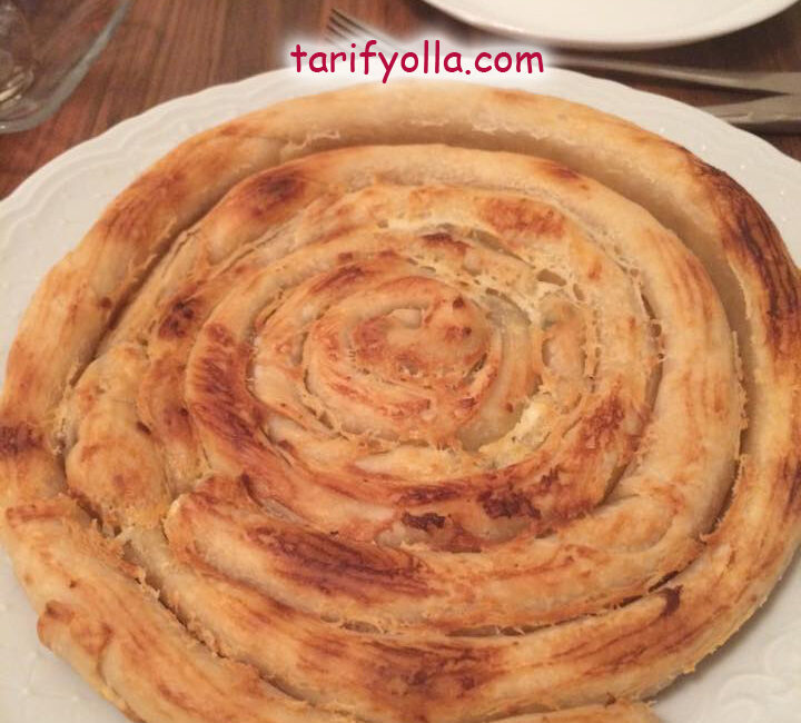 Çıtır çıtır el açması bir börek.Boşnak Böreği…Ispanaklısı da çok lezzetli
