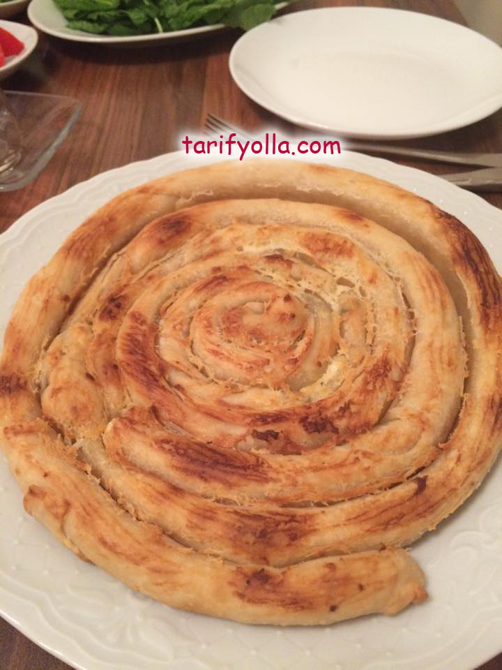 Çıtır çıtır el açması bir börek.Boşnak Böreği…Ispanaklısı da çok lezzetli