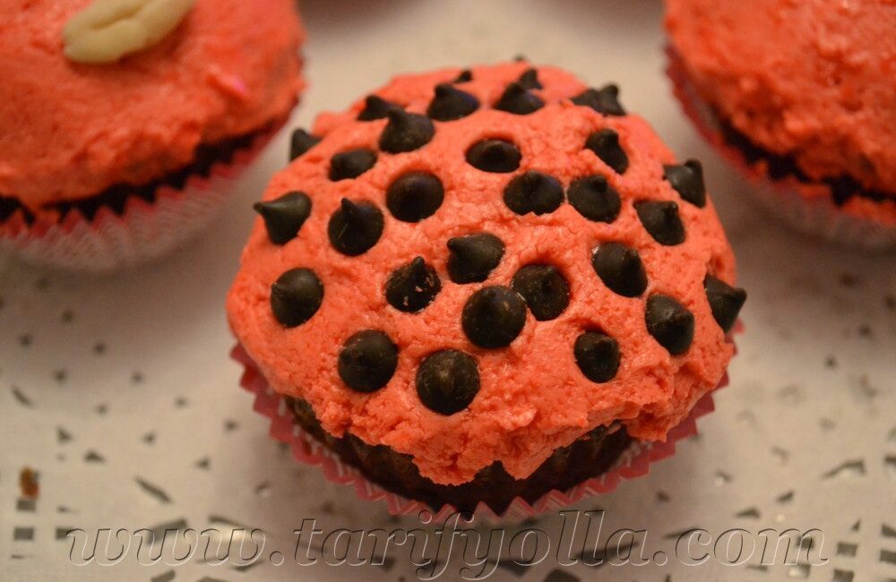 Cupcake cupcake tarifi 3 adet yumurta 1,5 su bardağı şeker 1