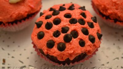 cupcake tarifi 3 adet yumurta 1,5 su bardağı şeker 1