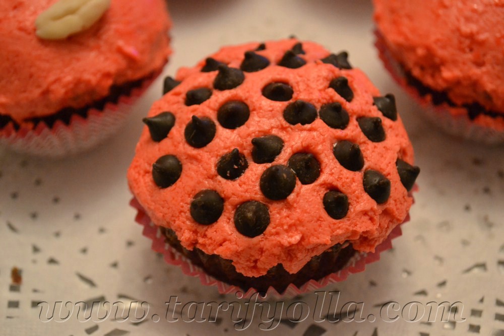 cupcake tarifi 3 adet yumurta 1,5 su bardağı şeker 1