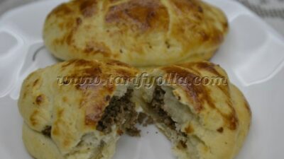 Daha önce mayalı kıymalı poğaça tarifi paylaşmıştım.Bu da maya kullanmadan,