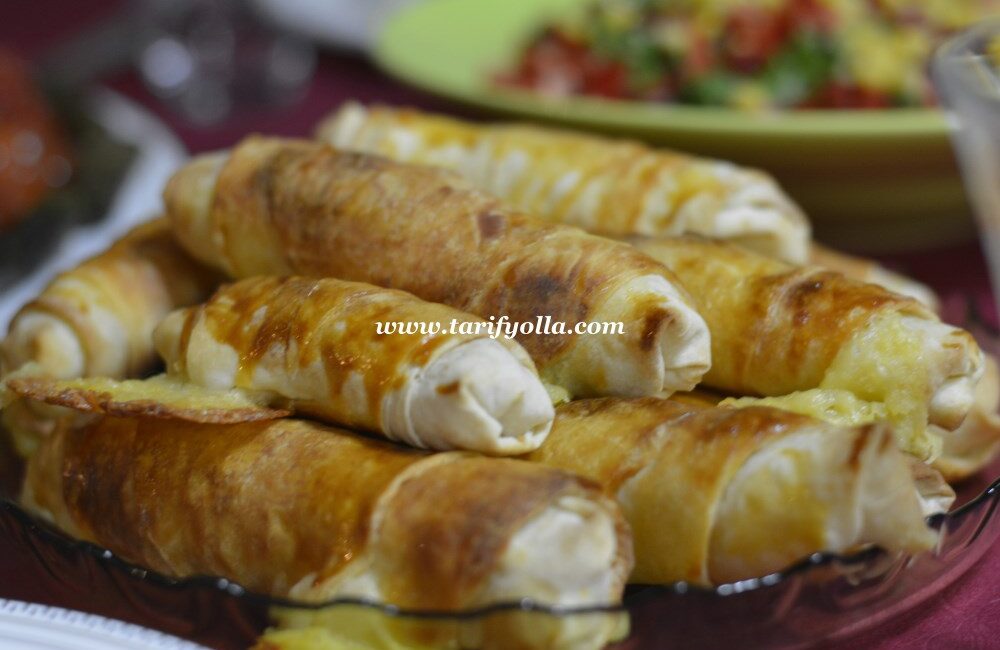 MANTARLI BÖREK Yıllardır yaptığım ve çok memnun kaldığım bir börek..Çay saatlerinde farklı