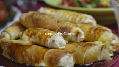 Yıllardır yaptığım ve çok memnun kaldığım bir börek..Çay saatlerinde farklı