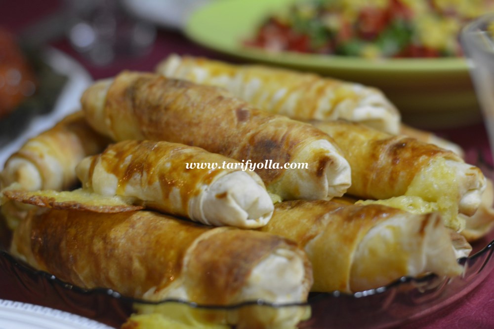 Yıllardır yaptığım ve çok memnun kaldığım bir börek..Çay saatlerinde farklı