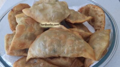 Kuzenim Neslihan ve yardımcısından nefis bir çiğ börek tarifim var