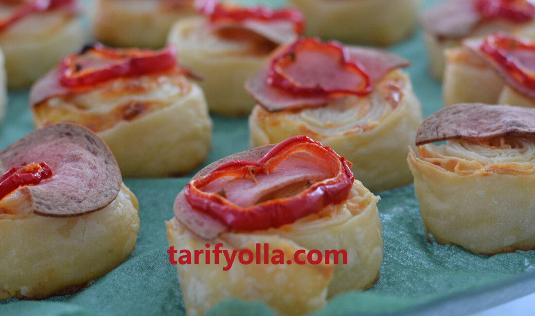 PATATESLİ SALAMLI GÜL BÖREK Çıtır çıtır ve gül kadar güzel bir tarif..Salamlı Gül Böreği…