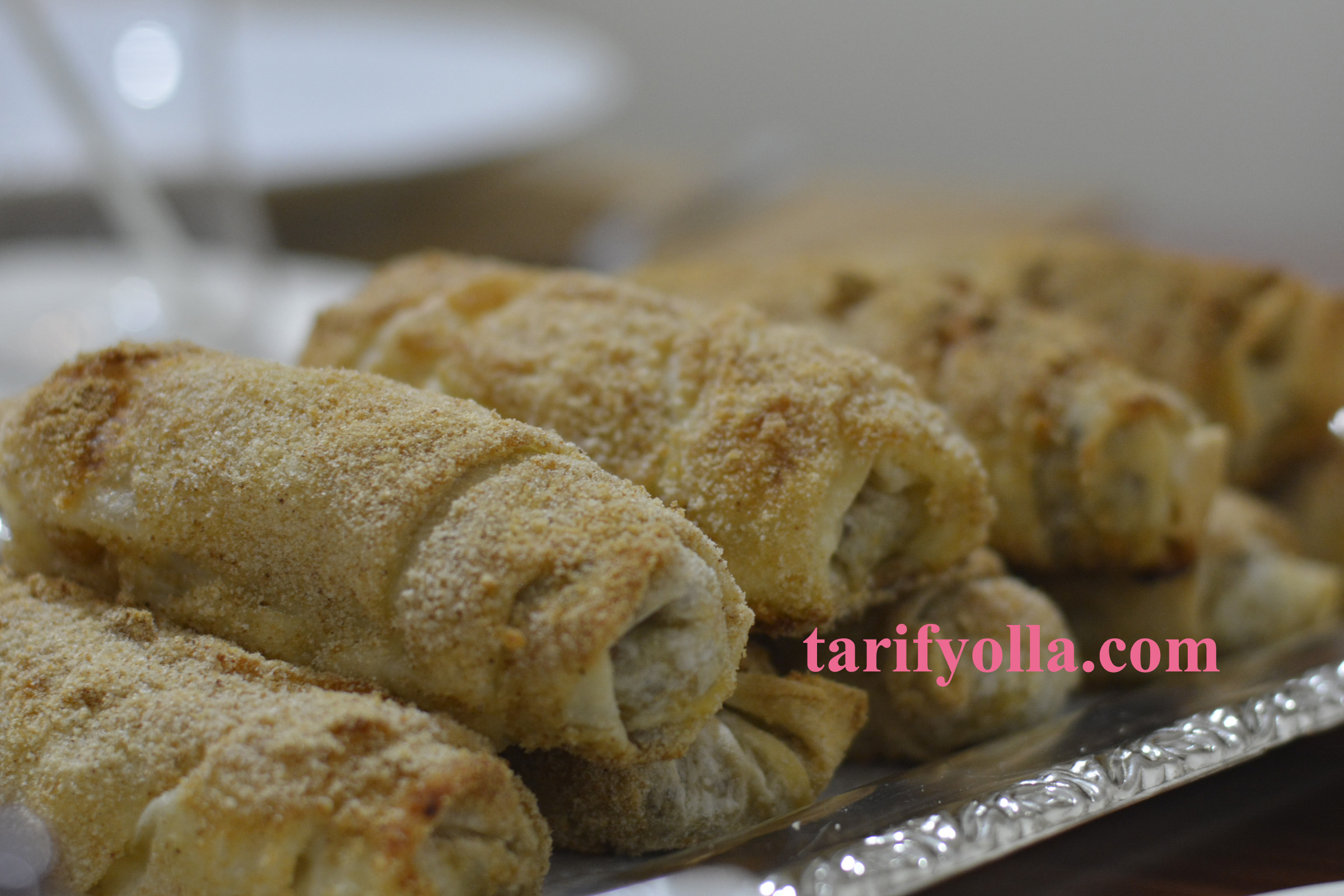 Kayınvalidemin bayram sofrasından ; Bulgurlu Kıymalı Börek Malzemeler: 3 tane