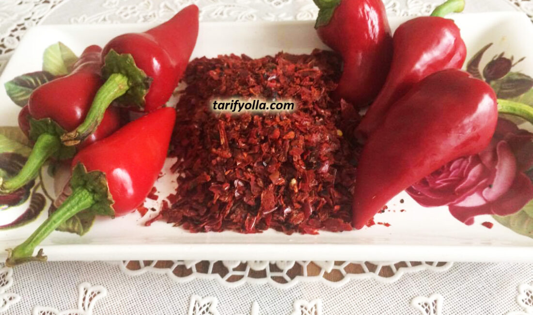 Yazın ve sonbahara doğru kırmızı biberler pazarda bol bol bulunuyor.Hemde