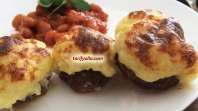 Patates püresi ve köfte yan yana olunca harika bir ikili