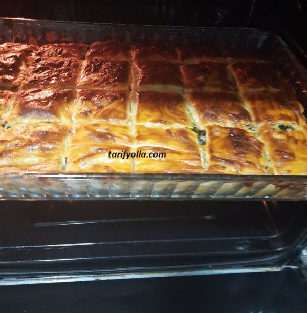 EL AÇMASI ISPANAKLI TEPSİ BÖREĞİ TARİF YOLLA YEMEK SİTESİ