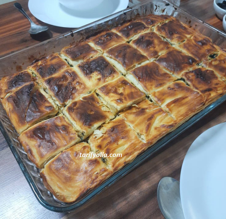 EL AÇMASI ISPANAKLI TEPSİ BÖREĞİ TARİF YOLLA YEMEK SİTESİ